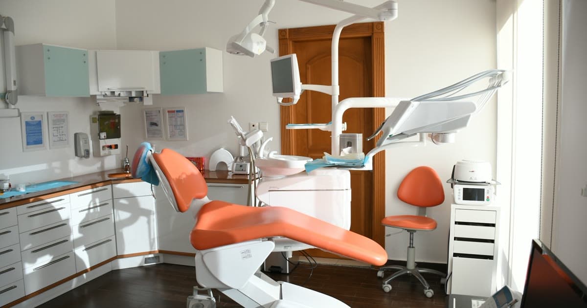 Devenir chirurgien-dentiste en 2026 : parcours et salaire