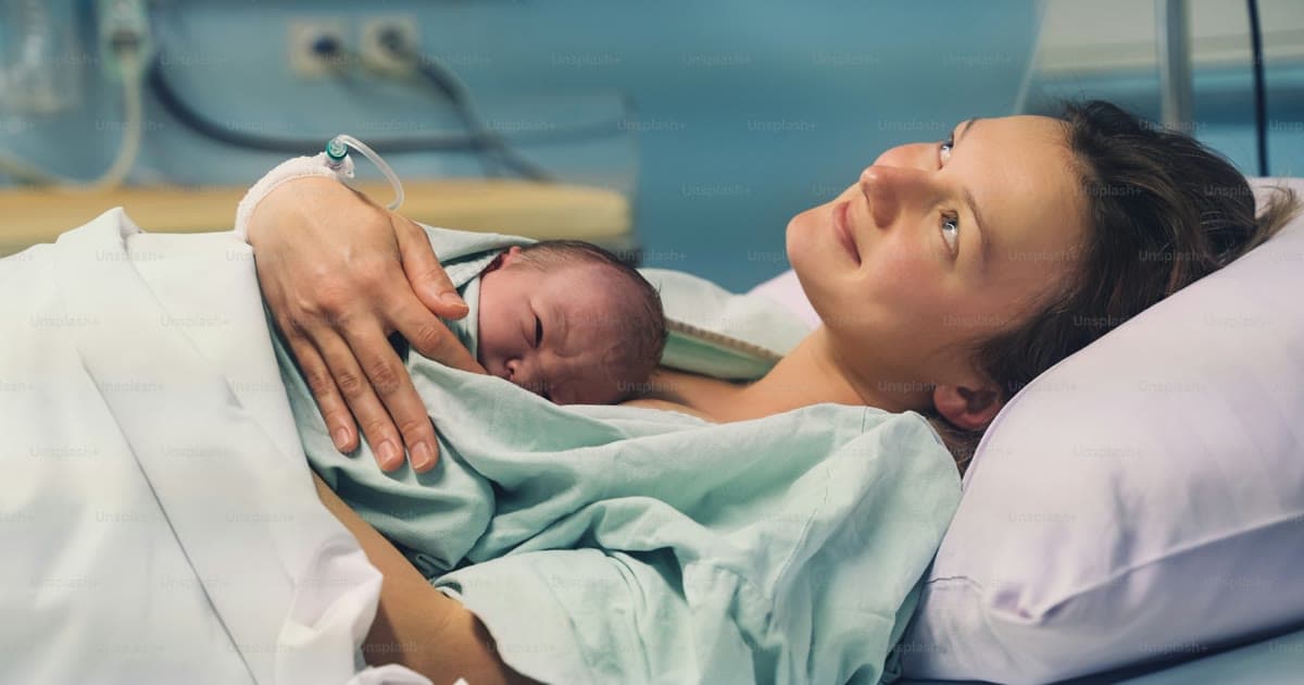 Devenir sage-femme en 2026 : parcours, salaire et exercice